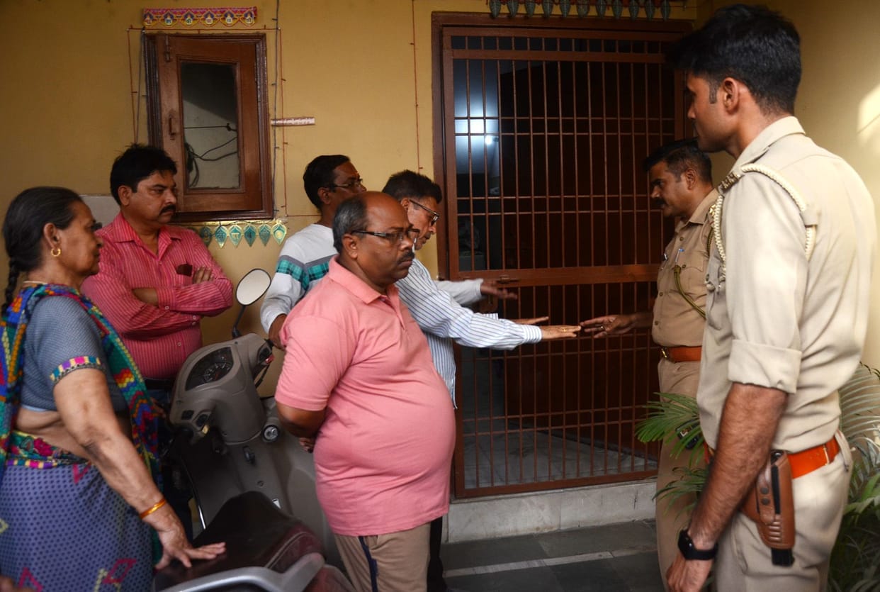 Aligarh: Theft of lakhs in broad daylight at the house of retired engineer