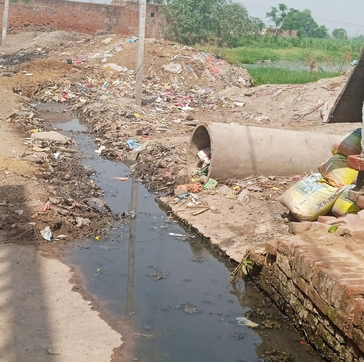 Villagers of Simbhalka struggling with the problem of dirt