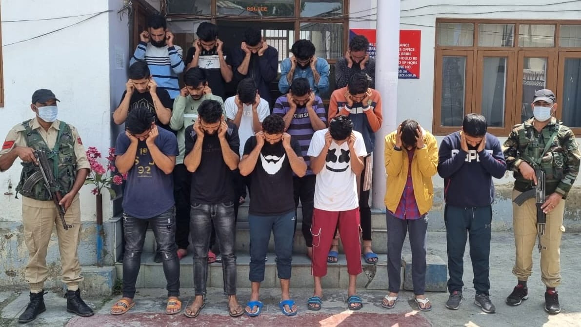 Srinagar police arrested 19 accused fro stone pelting on 25 may outside yasin malik home at maisuma prior to sentencing