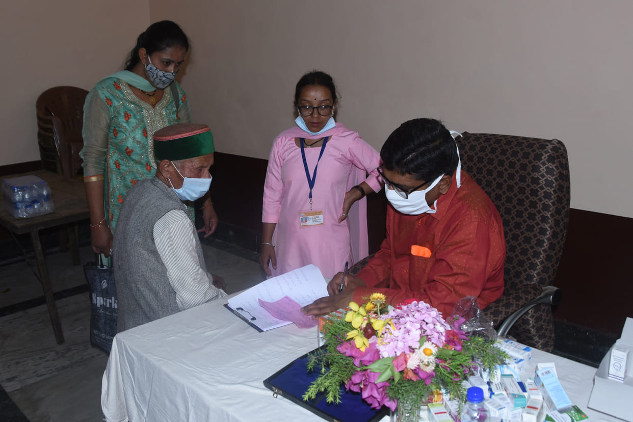 eyes  checkup camp held in rampur