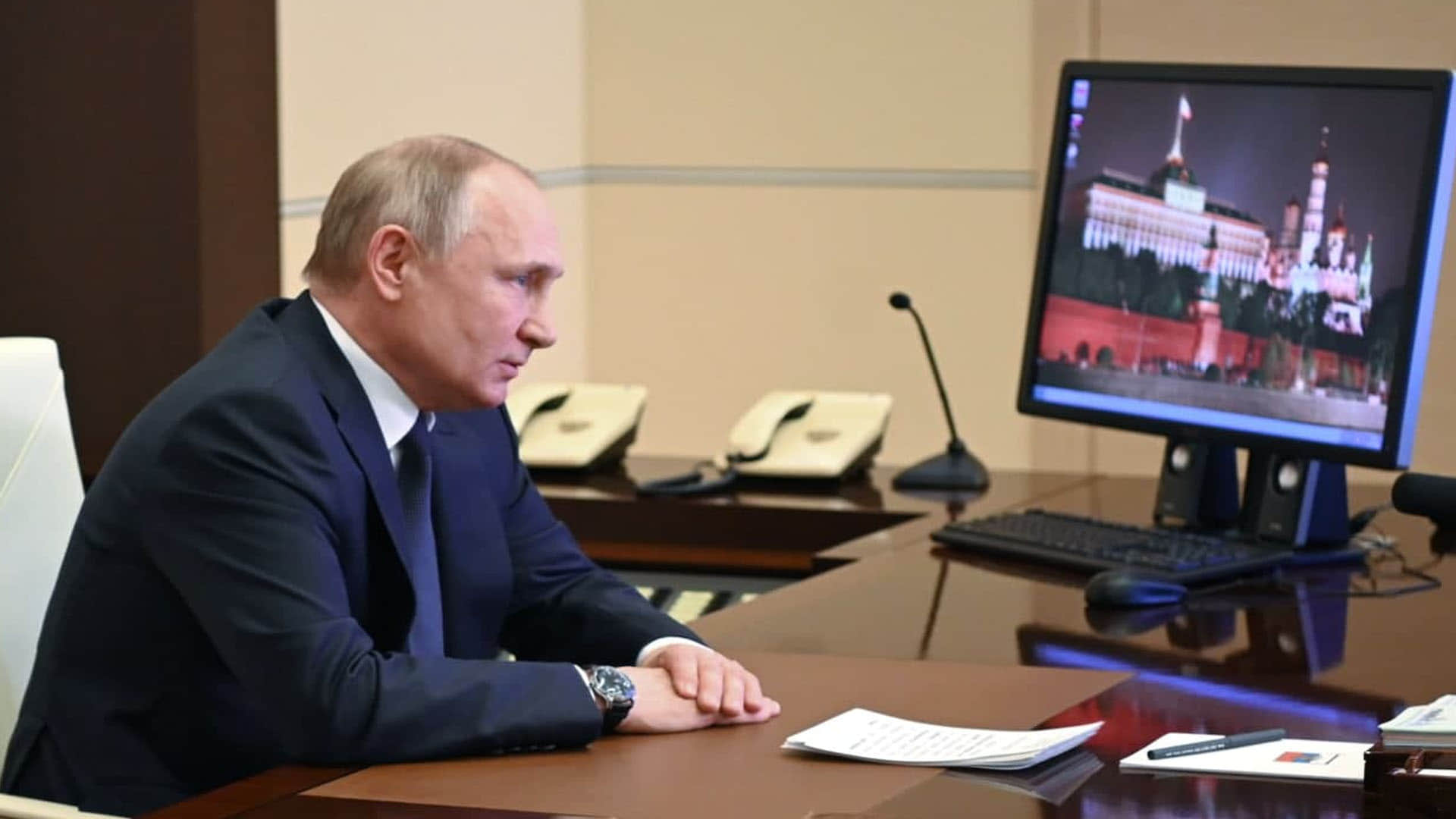 Putin's Top Secret Reveal Vladimir Putin is already dead a body double might be taken his place british intelligence agency mi6 officials claim