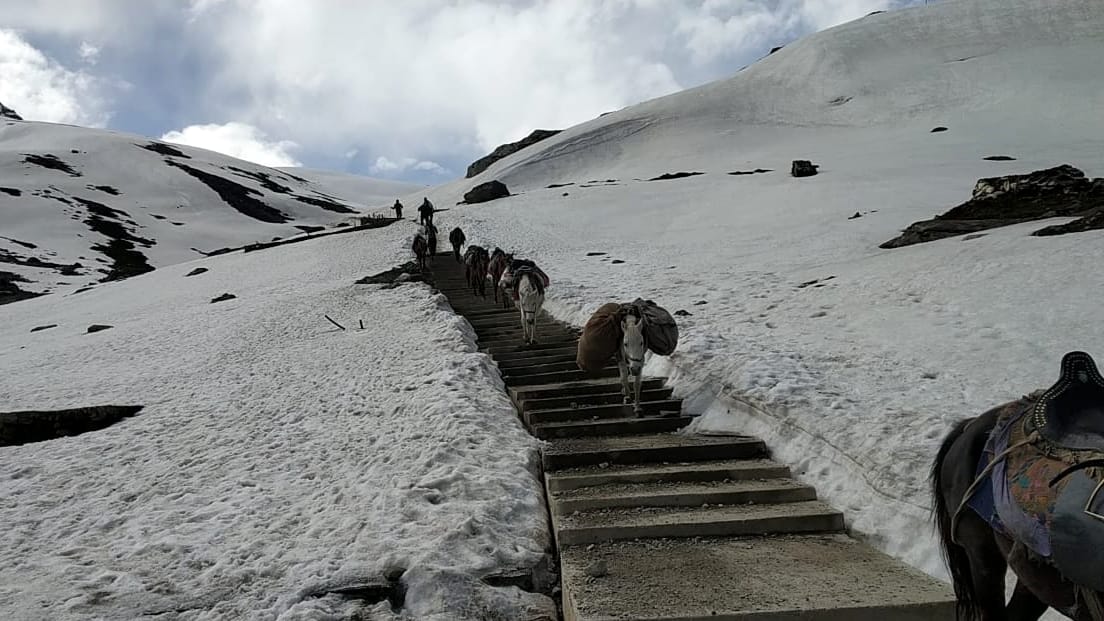 Amarnath Yatra 2022 work of repair and snow removal on the Yatra route is going fastly soon it will be cleared security arrangements tights