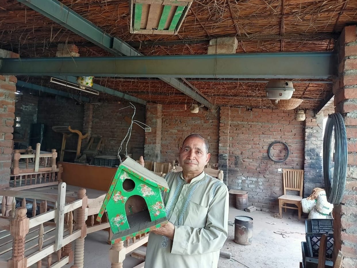 Suresh, who has been giving shelter to the birds with the awakening of environmental protection for 48 years