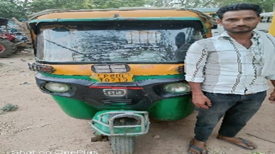 Agra Traffic police send Auto challan to bike owner