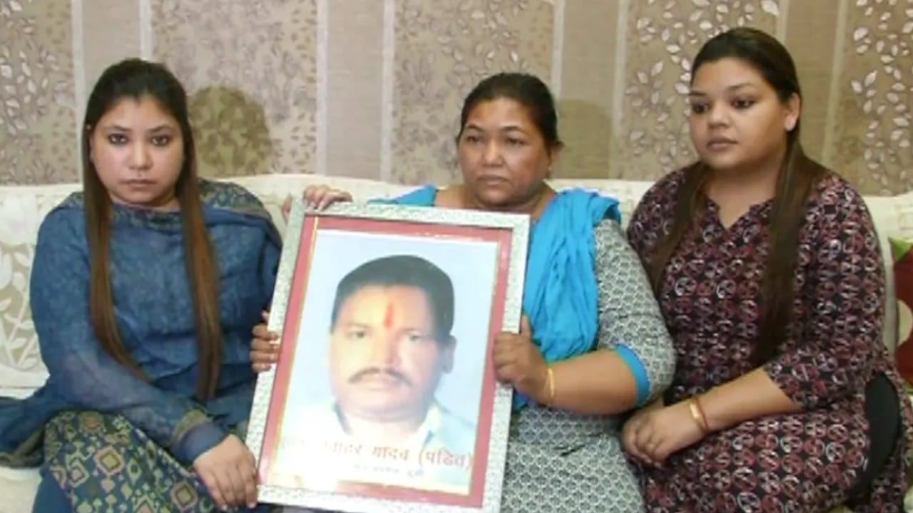 Scary Stories of Murders: Mulayam Singh’s Close Friend Shot With AK-47 on the Road 500 Rounds Bullets Fired on MLA