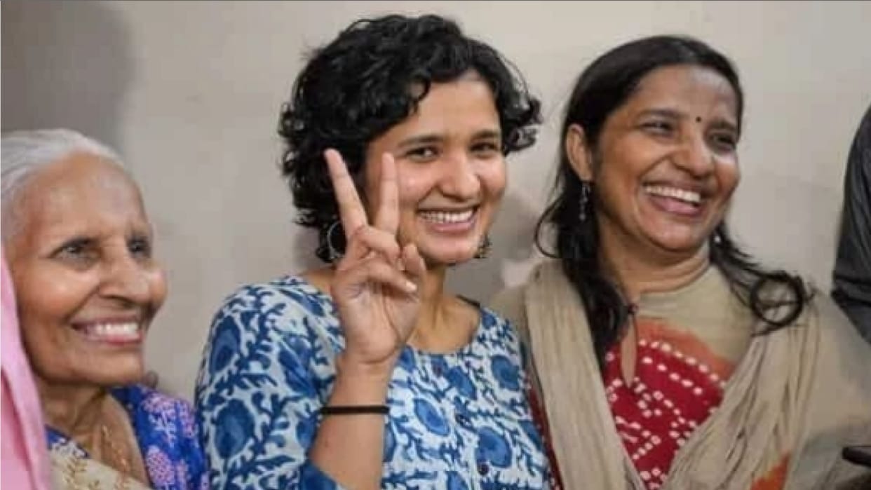 UPSC TOPPER: Facebook has made popular Shruti Sharma she has 21 followers on Instagram