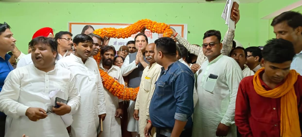 Industrialists benefit from privatization: Varun Gandhi