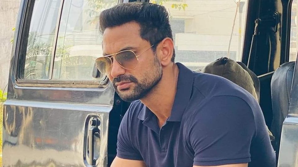 Punjabi actor Kartar Cheema in controversy