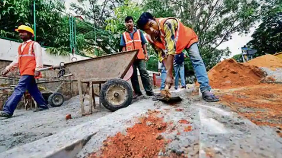 E-Shram Portal Report 94 percent workers monthly income is less than 10 thousand 74 percent employees from SC, ST and OBC