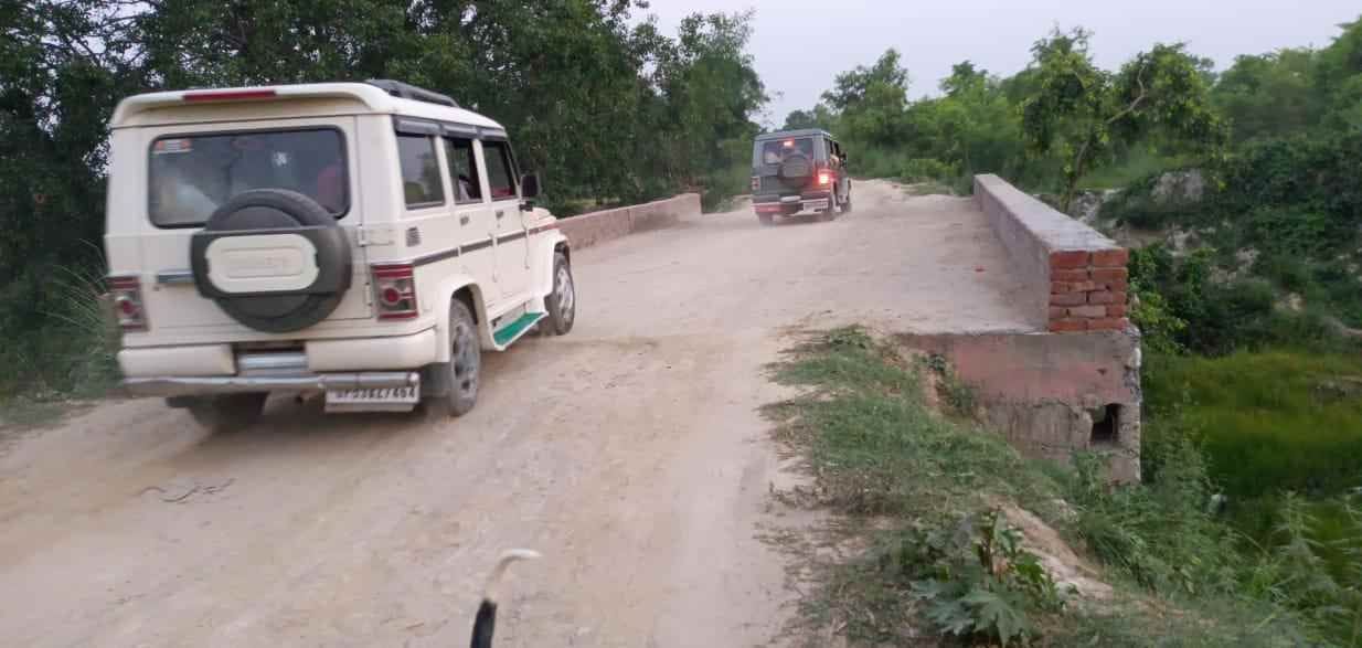 Bridge built on the drain with one crore rupees, the crack occurred in four months