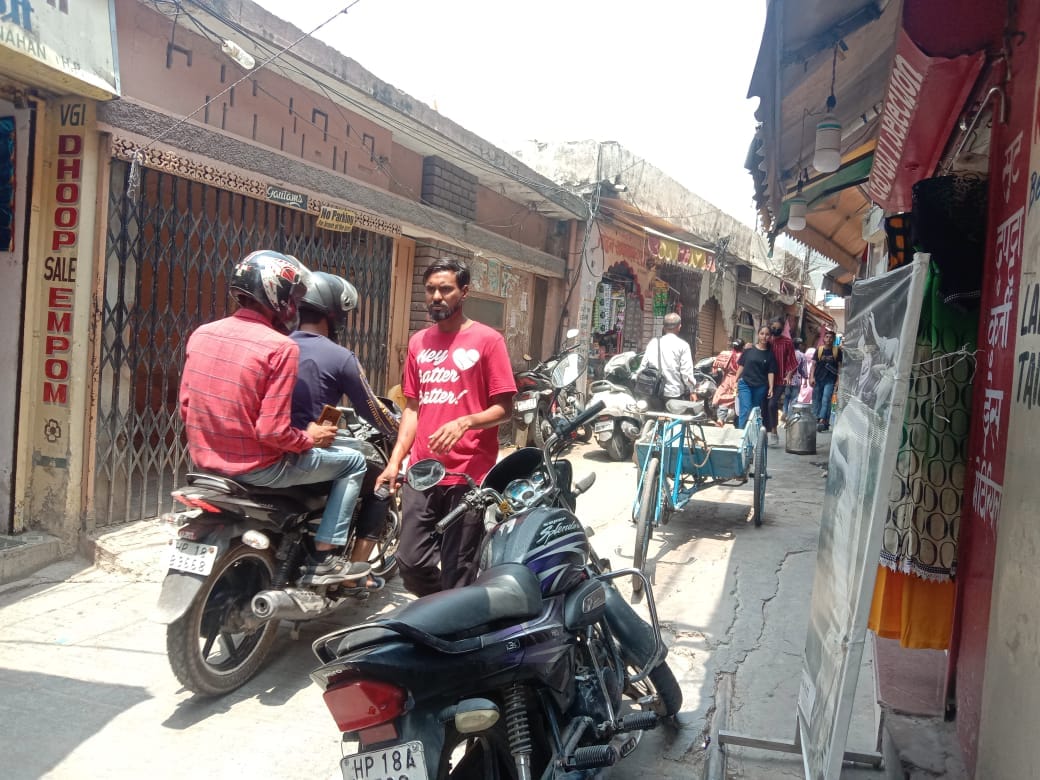 bikers creating problem in bazaar of nahan city people facing problem