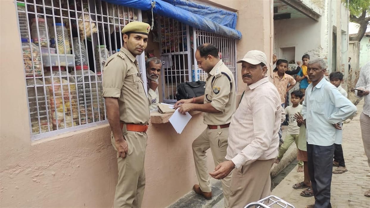 Hathras: A raid was conducted against the sale of illegal liquor, one arrested