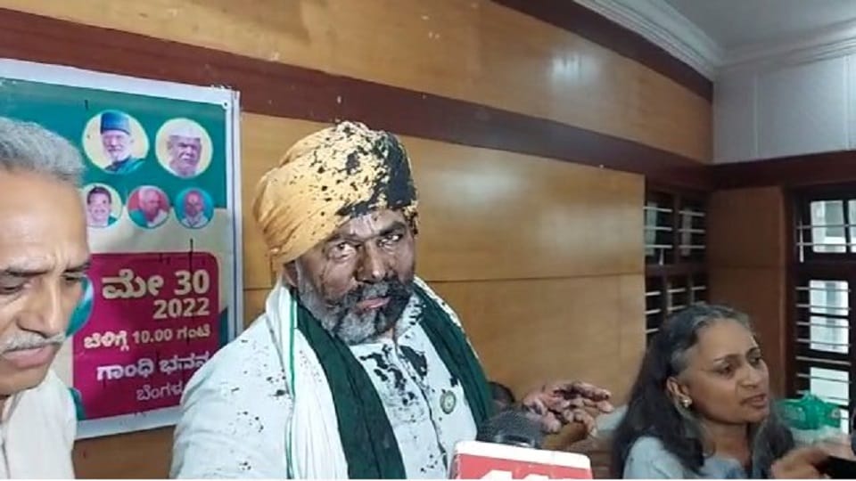 Police says Man who attacked Rakesh Tikait in Bengaluru was murder convict