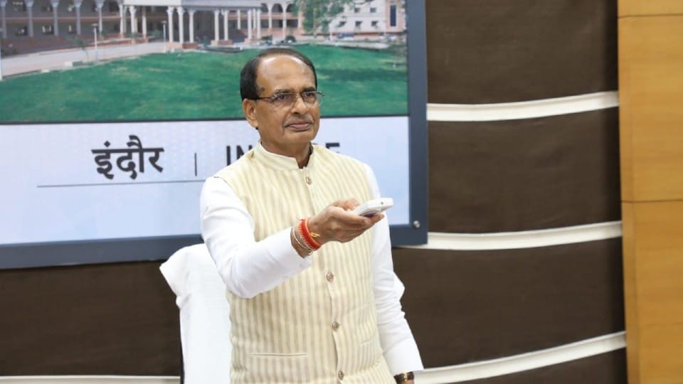 Indore: CM did Bhoomi Pujan of Sheopur-Baroda Jalavardhan Yojana costing 178 crores, sought cooperation to remove malnutrition