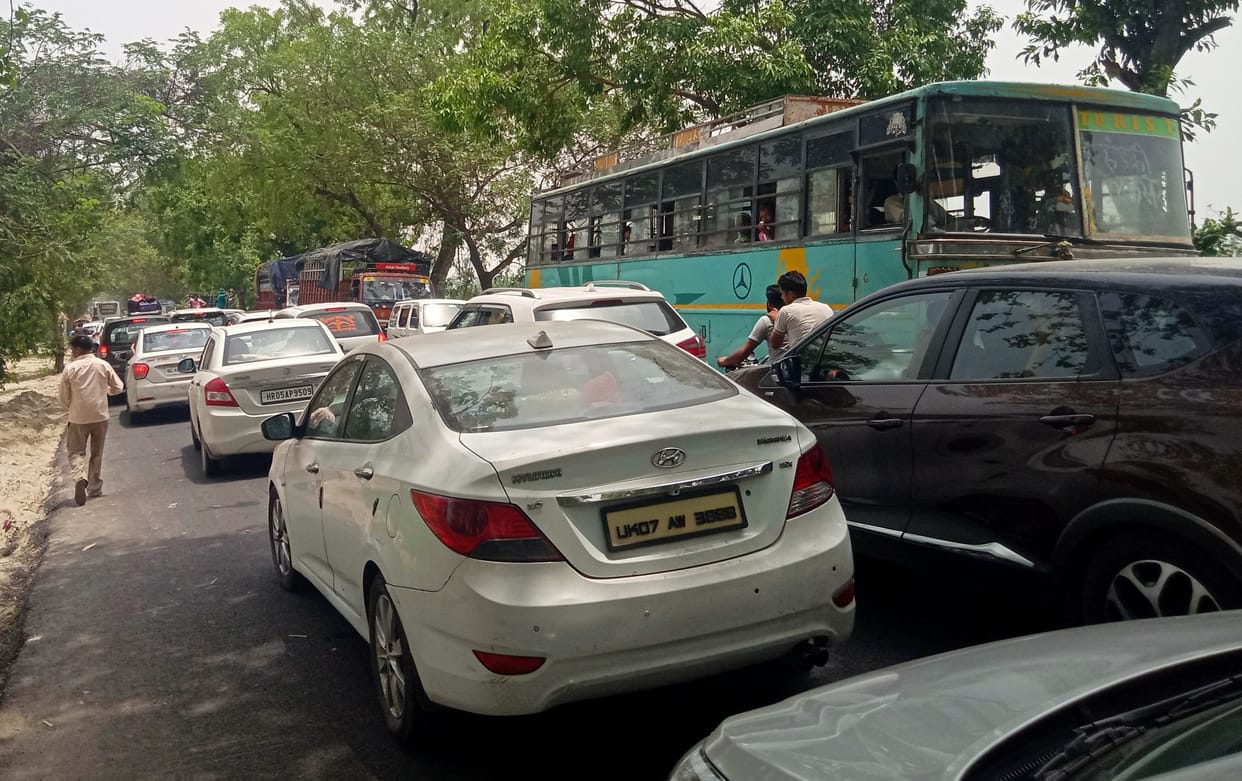 Long jam in Laksar and Bhagwanpur due to route diversion