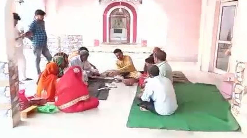 boyfriend and girlfriend got married in the temple in Mainpuri