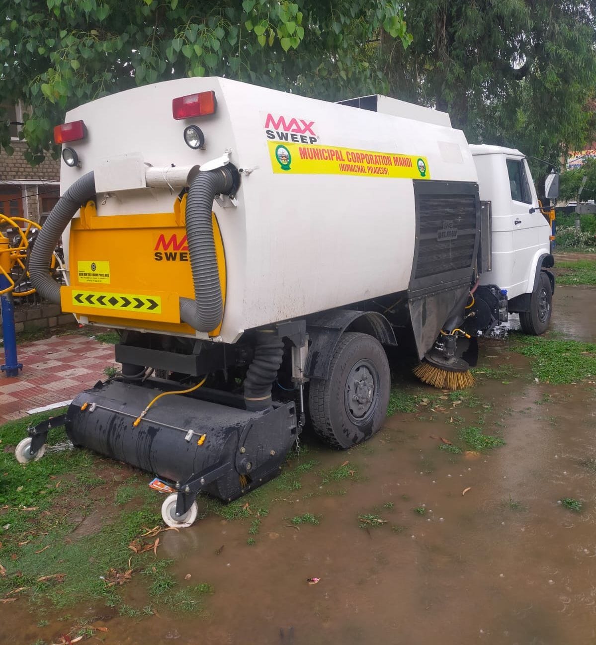 Now the machine will be cleaned in the small Kashi mandi