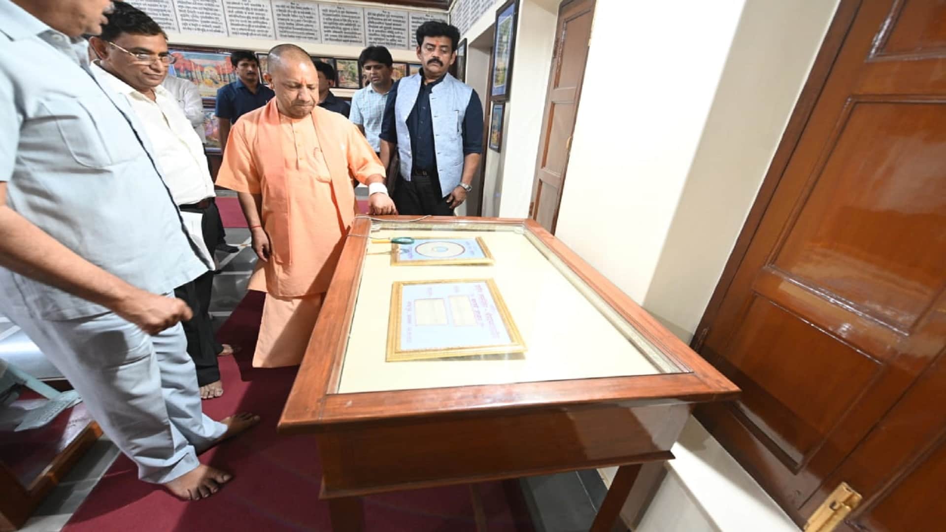 Before the Presidents arrival at Gita Press Yogi took stock of the preparations