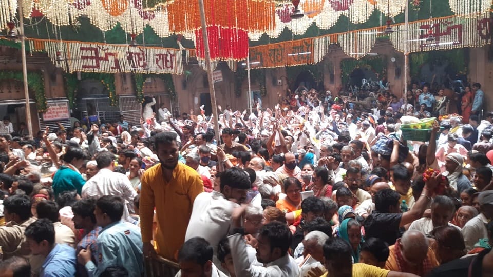  Somvati Amavasya 2022 Despite scorching heat hug crowd of devotees in Thakur Banke Bihari temple
