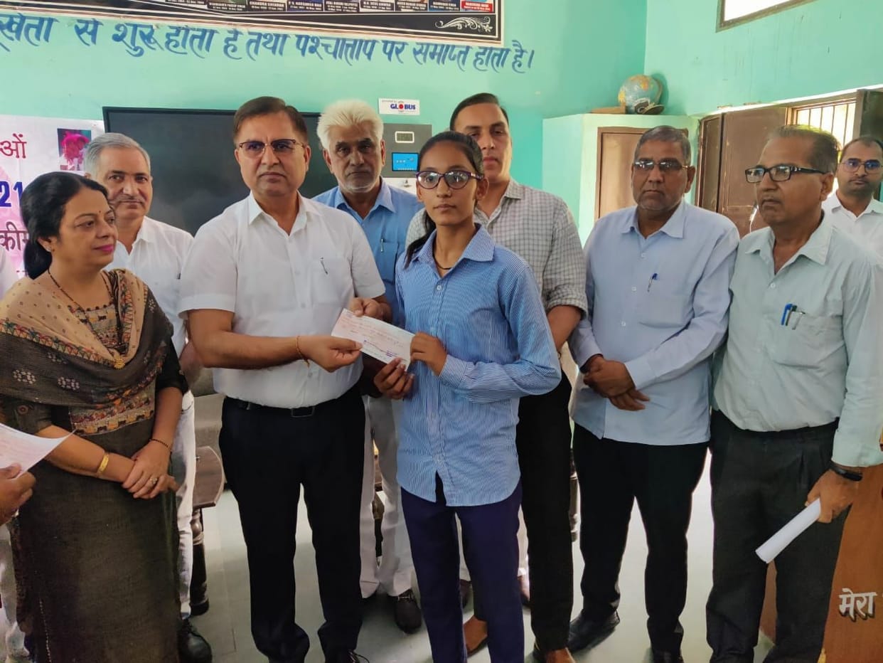 If 1400 daughters were born to one thousand sons, then eight girl students of village Pirthala got respect