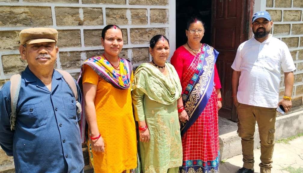 Demonstration in Jal Sansthan office due to non-supply of drinking water