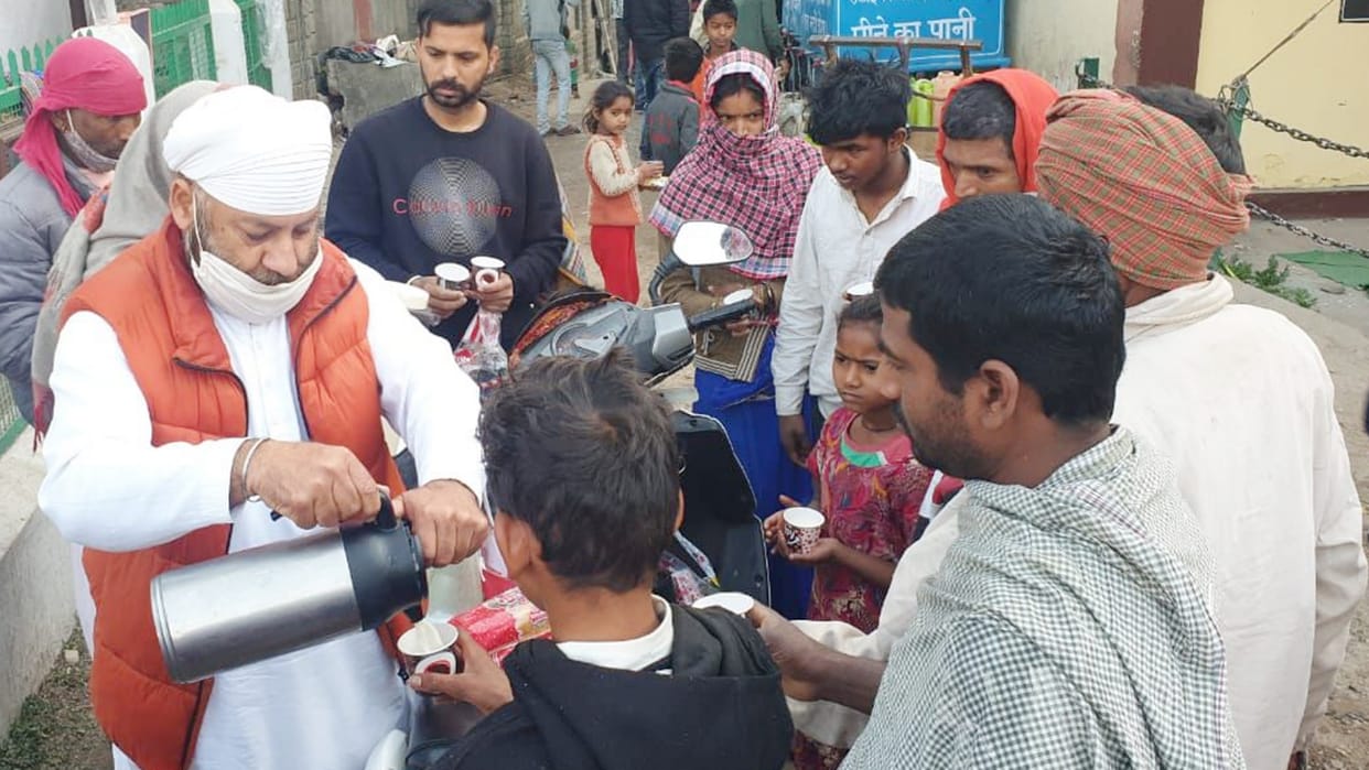 amar ujala umeed ki mashal story of couple that give free tea breakfast to poor people