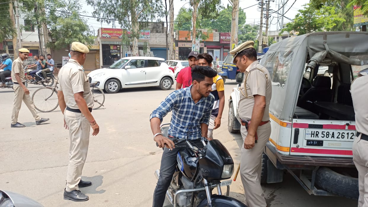 Police strict on those who break traffic rules, vehicles without number plates on radar