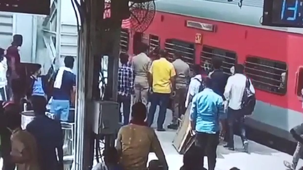 prayagraj chheoki junction : GRP rescues youth who fell from Mumbai mail