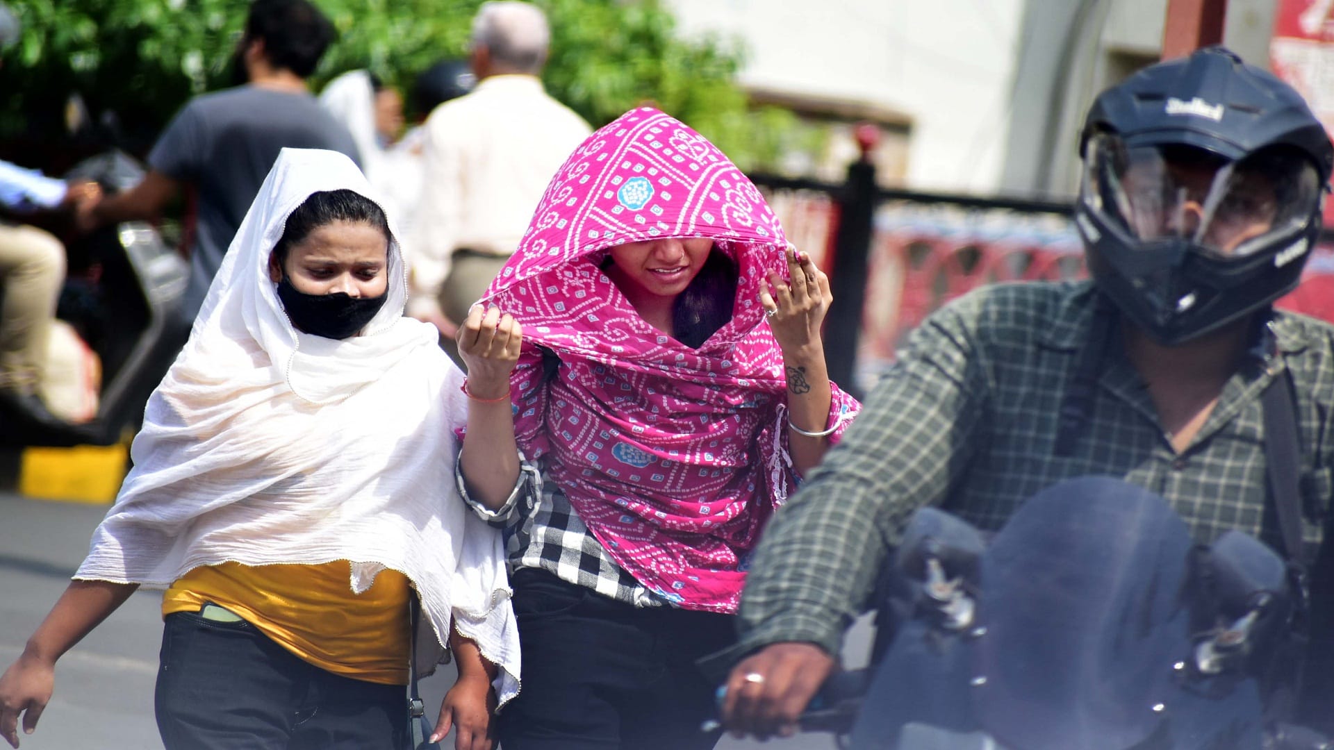 delhi weather report saturday record the hottest in last three year