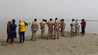 brothers who came to the maternal grandmother's house in Prayagraj from Noida died due to drowning in the river.