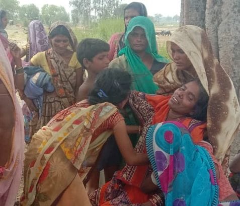 Daughter went to wash clothes with mother drowned in canal