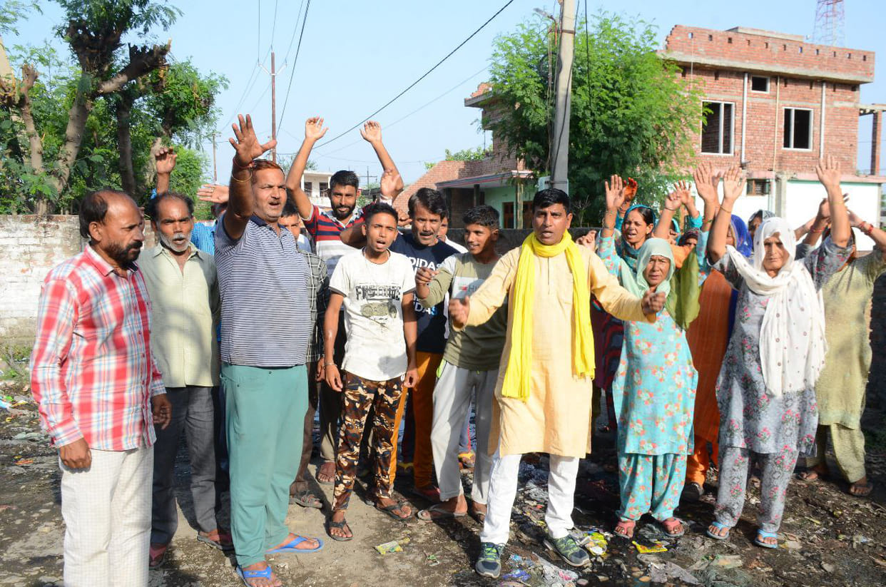 Angry people demonstrated when there was dirt in the ward