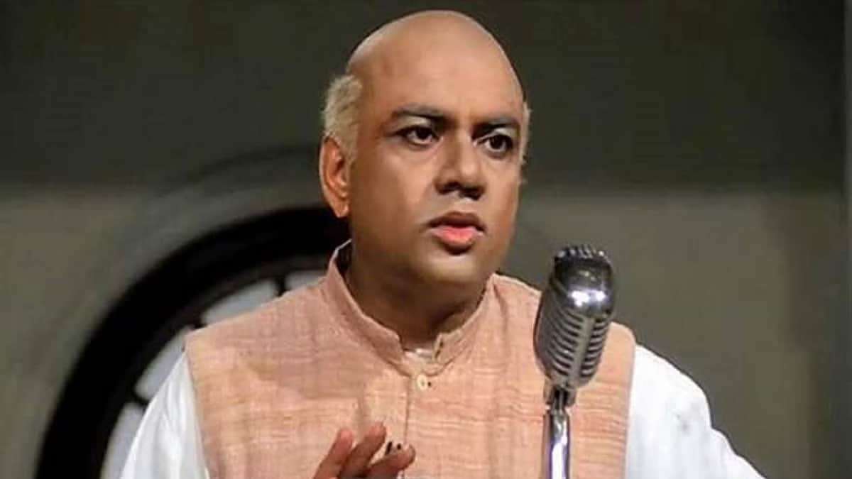Paresh Rawal birthday today, see 10 rare pictures related to his characters and family