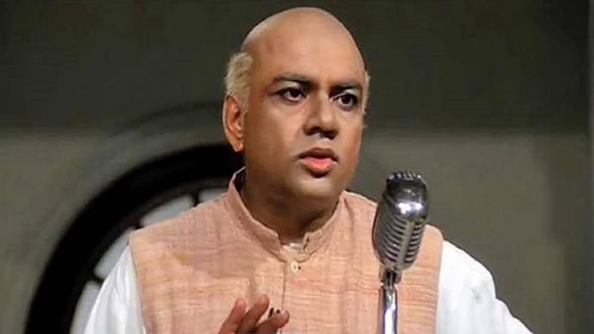 Paresh Rawal birthday today, see 10 rare pictures related to his characters and family