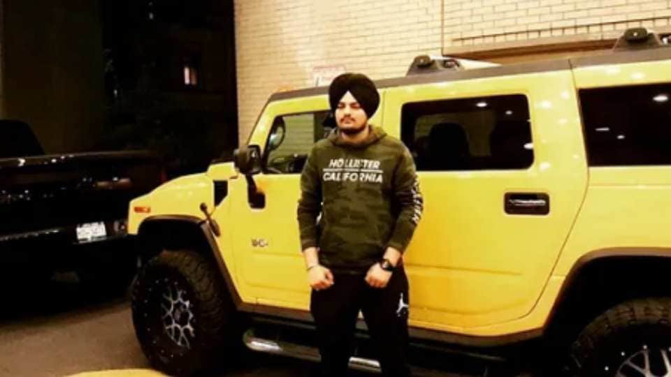 Father of Sidhu Moosewala filed a case against person who leaked song