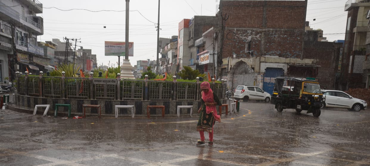Heavy 15 minutes of rain fell on six hours of summer