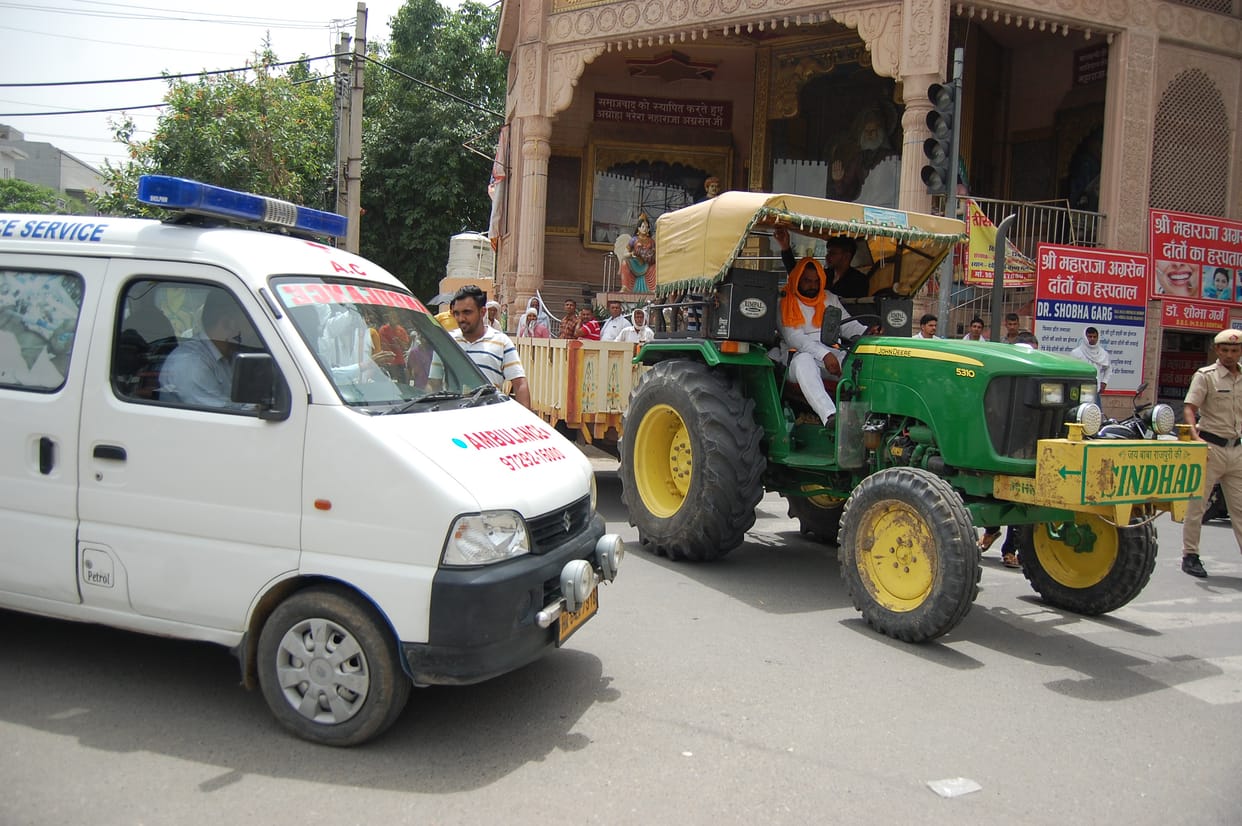 Tractor-trolley parked and jammed at Pehowa Chowk