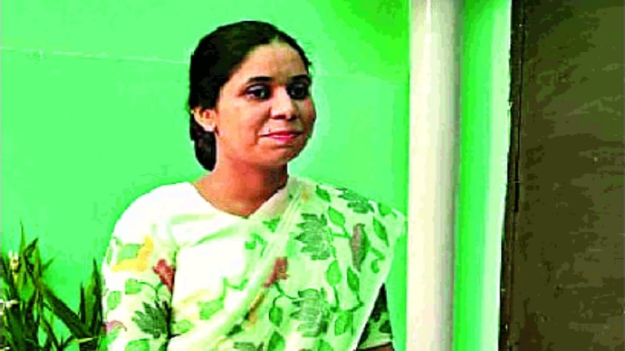 Divyang Ayushi Dabas clears UPSC civil service exam