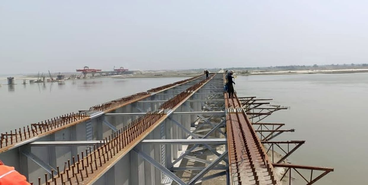 Vehicles will soon fill up from Kamharia Ghat bridge