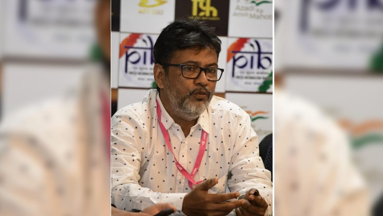 film director ashok kumar chattopadhyay said in 17th mumbai international film festival People are forgetting stage art because of mobile