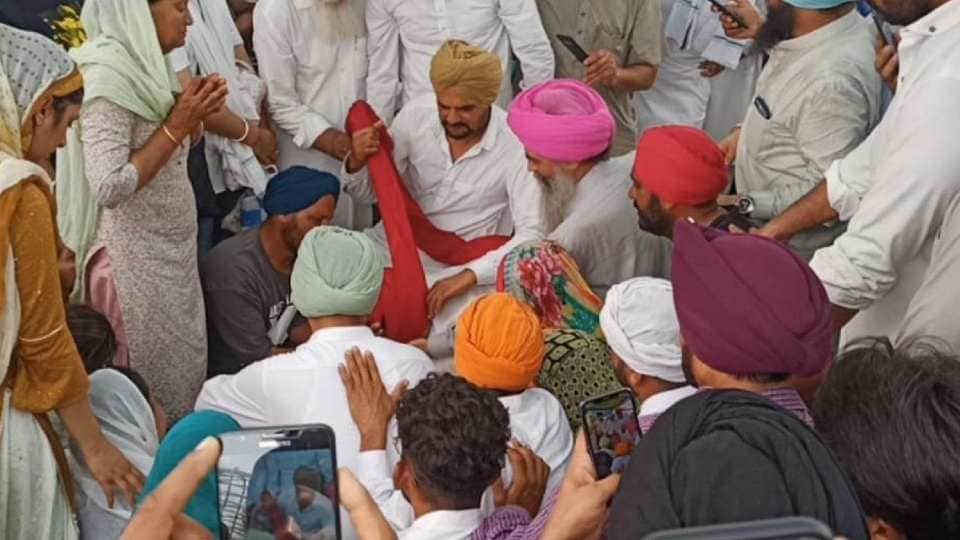 Punjabi Singer Sidhu Moose Wala cremated at his native village Moosa in Mansa