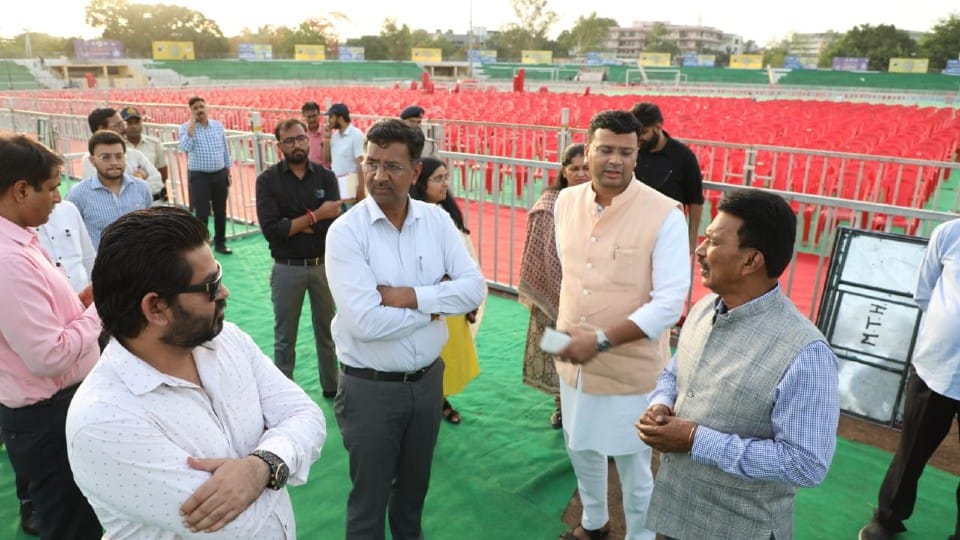 Indore Pride Day: CM Shivraj said - the auditorium will be built in the memory of Lataji, Indore immersed in Shreya's songs, Manoj narrated the story of Ahilya