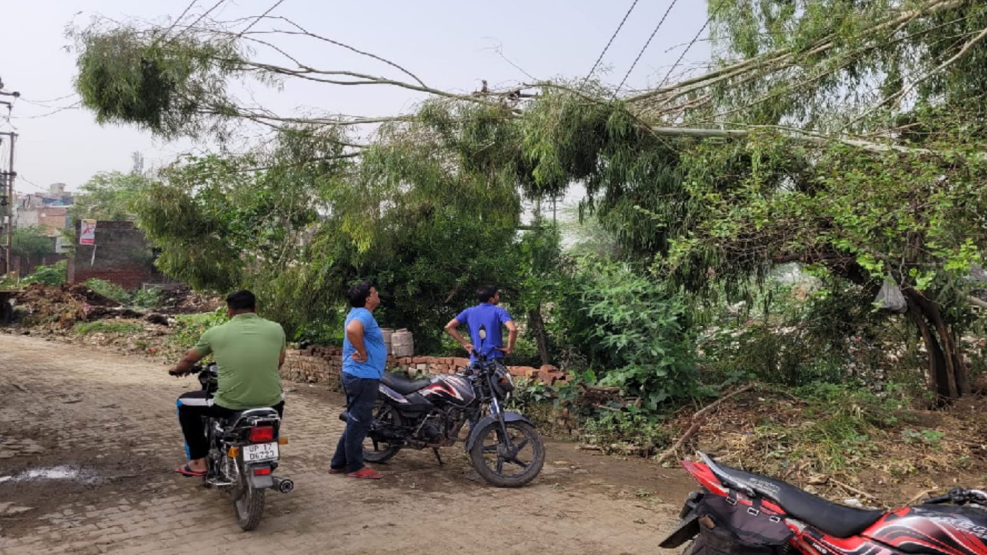 Baghpat Big Accident: four people have died during rain and storm see photos