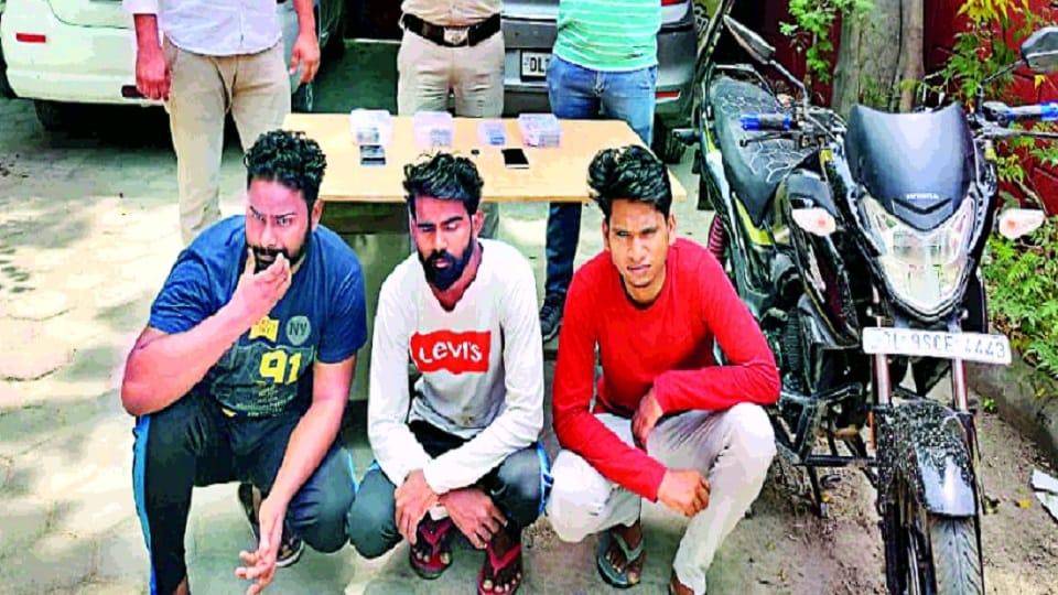 three accused arrested for withdrawing money from elderly woman bank account in delhi