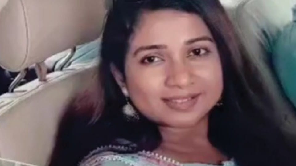 Indore Pride day: Saluting the statue of Goddess Ahilya, Shreya Ghoshal also reached Indore, said - singing here is a matter of pride