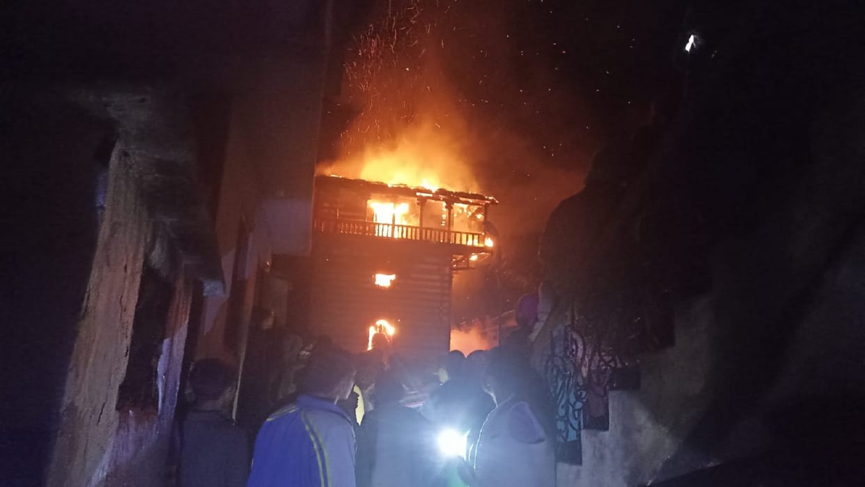 A fierce fire broke out in house of devta Jamadagni Rishi in Kullu