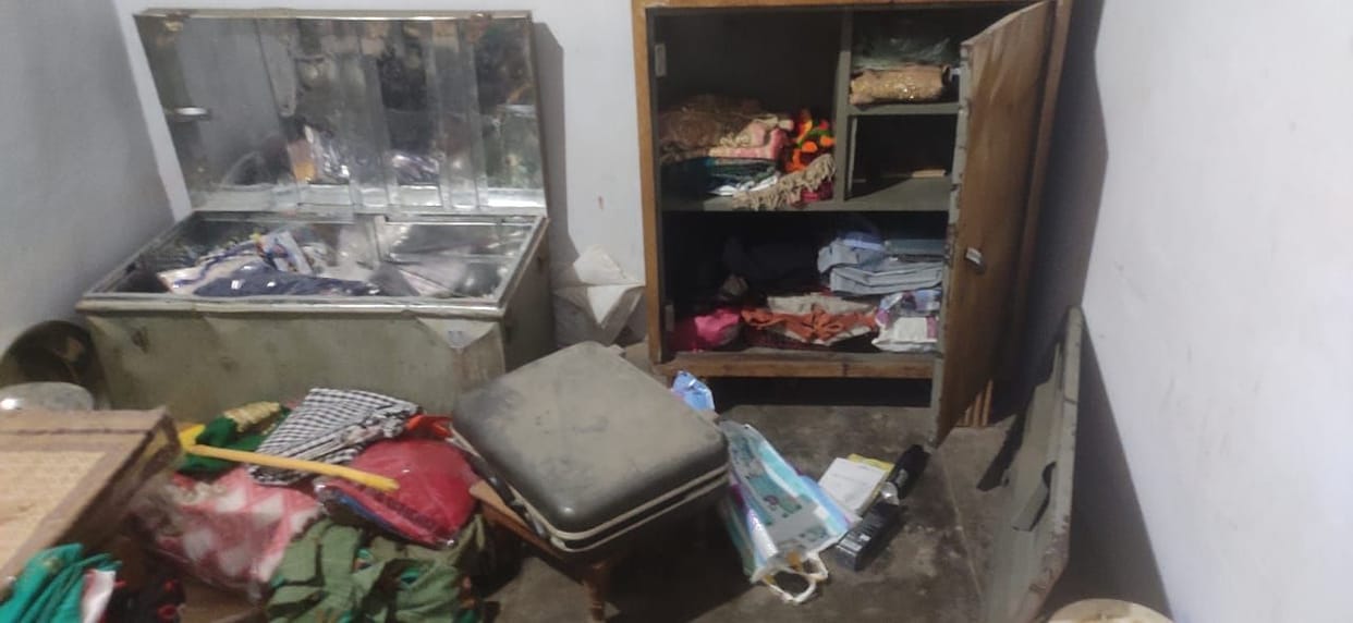 Jewelry and cash worth lakhs of rupees stolen from three houses in village Umarwas