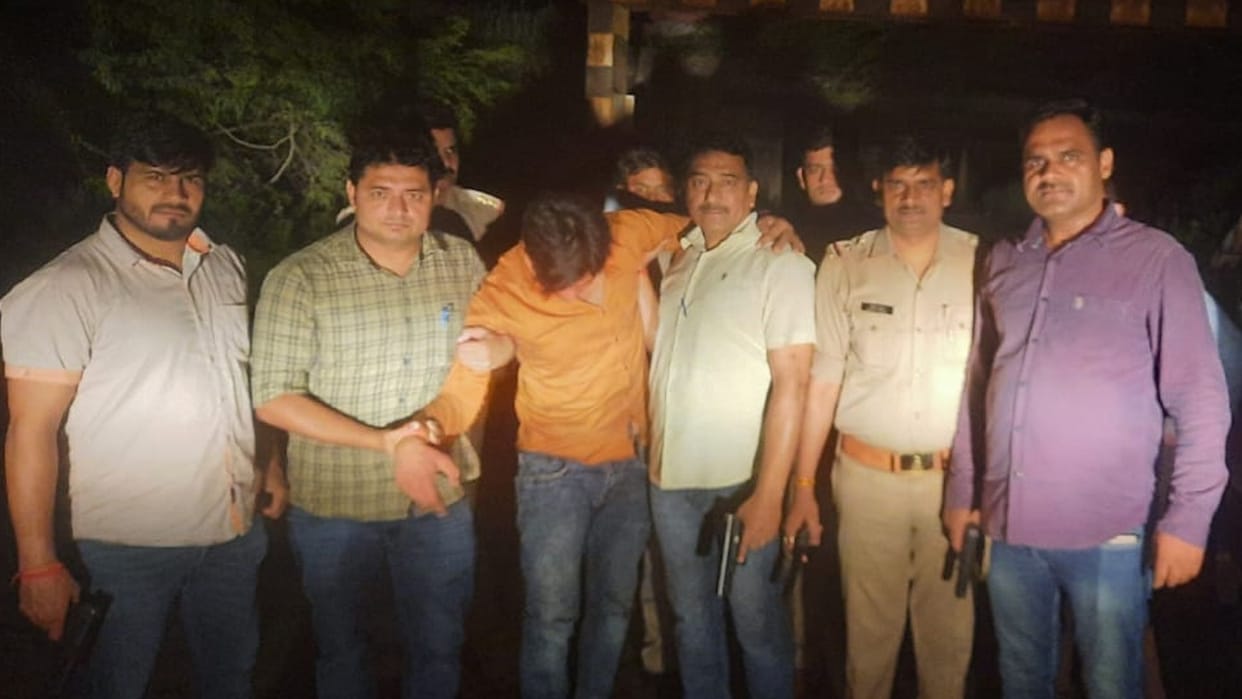 Ghaziabad After the encounter, a reward of 25 thousand was injured in the bullet the encounter took place on the Gangnahar track on Monday night.
