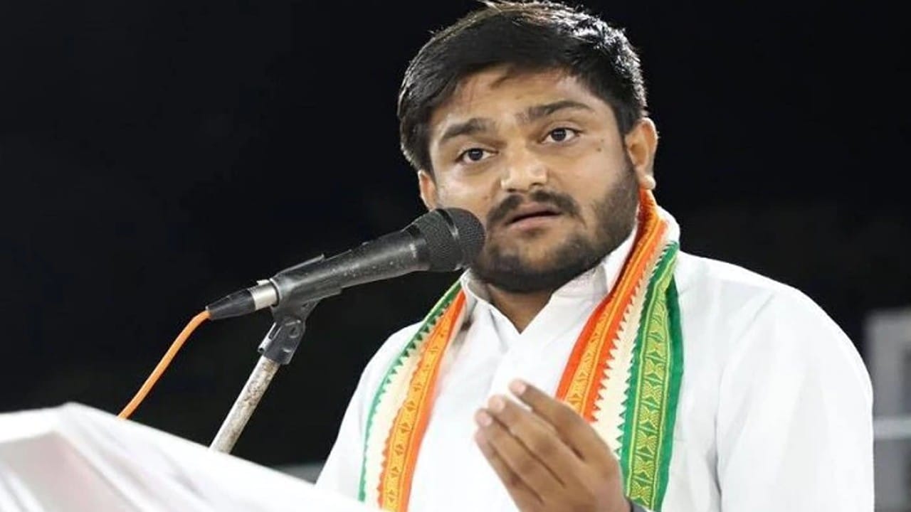 Hardik Patel Will Join BJP Know His Full Details, Controversies, and Statements Against BJP in 10 Points