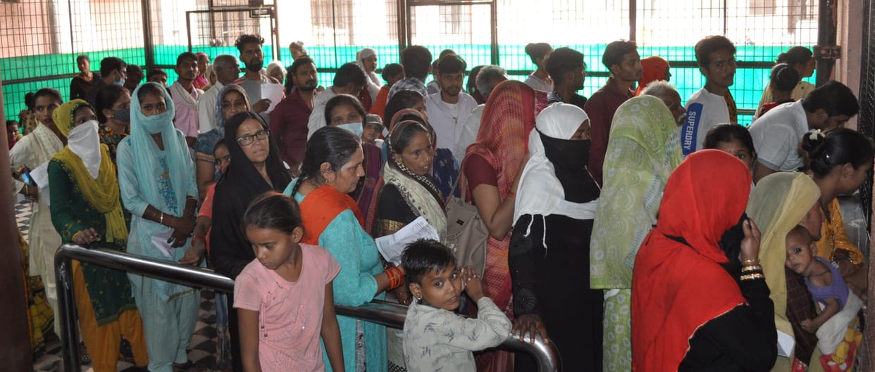 Hathras: Got the medicine, but the doctor did not see it properly